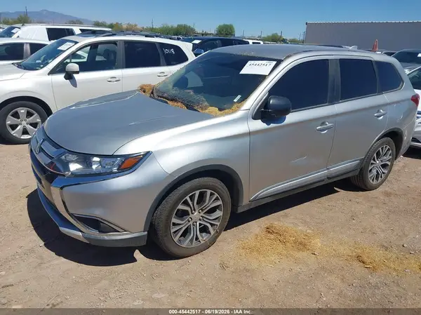 JA4AD2A3XJZ054801 2018 MITSUBISHI OUTLANDER - Image 2