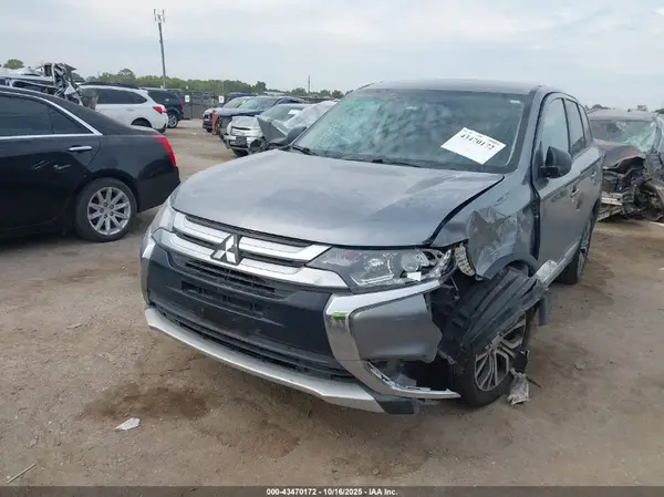 JA4AD2A3XJZ055348 2018 MITSUBISHI OUTLANDER - Image 2