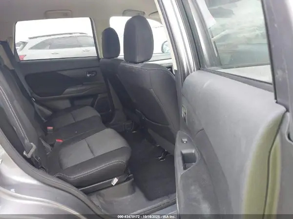 JA4AD2A3XJZ055348 2018 MITSUBISHI OUTLANDER - Image 8