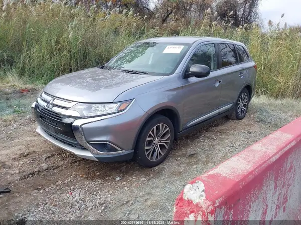 JA4AD2A3XJZ055365 2018 MITSUBISHI OUTLANDER - Image 2