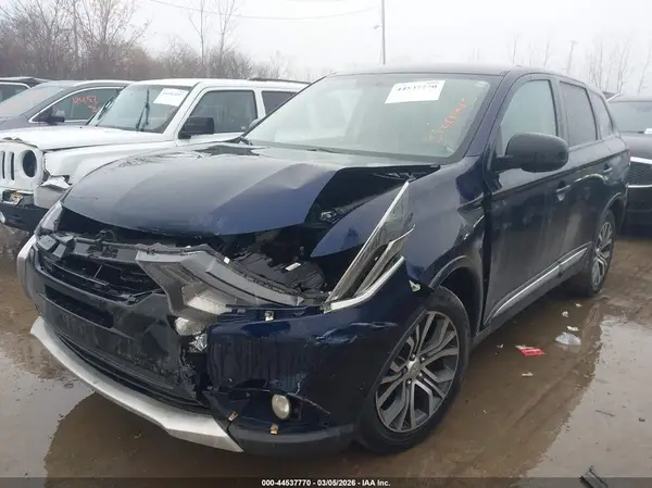 JA4AD2A3XJZ069525 2018 MITSUBISHI OUTLANDER - Image 2