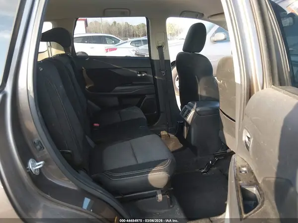 JA4AD2A3XKZ005924 2019 MITSUBISHI OUTLANDER - Image 8
