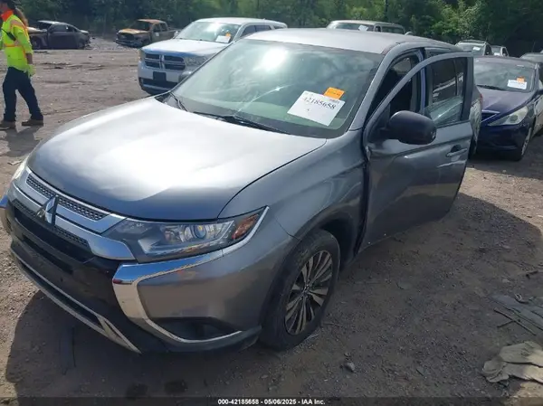 JA4AD2A3XKZ007527 2019 MITSUBISHI OUTLANDER - Image 2