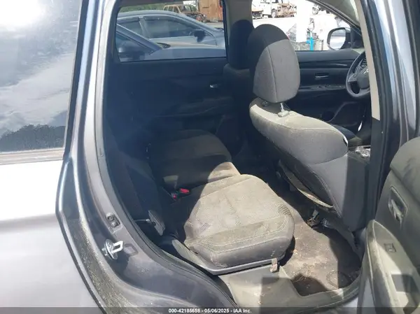 JA4AD2A3XKZ007527 2019 MITSUBISHI OUTLANDER - Image 8