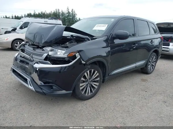 JA4AD2A3XKZ008175 2019 MITSUBISHI OUTLANDER - Image 2