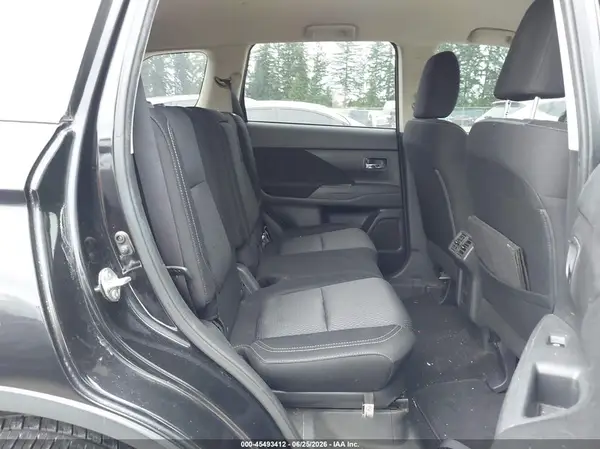 JA4AD2A3XKZ008175 2019 MITSUBISHI OUTLANDER - Image 8