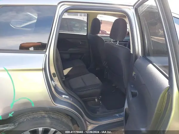 JA4AD2A3XKZ014462 2019 MITSUBISHI OUTLANDER - Image 8