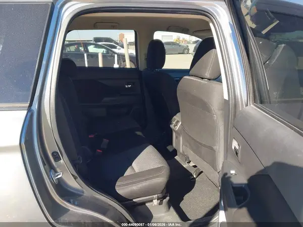 JA4AD2A3XKZ054833 2019 MITSUBISHI OUTLANDER - Image 8