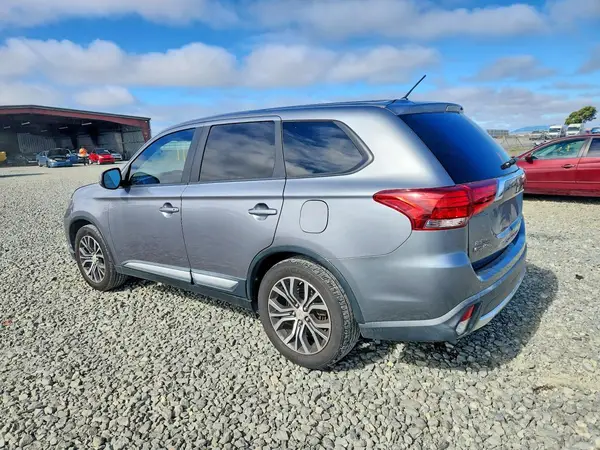 JA4AD3A30GZ006156 2016 MITSUBISHI OUTLANDER - Image 2
