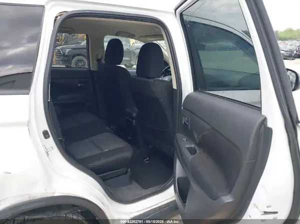 JA4AD3A30GZ018596 2016 MITSUBISHI OUTLANDER - Image 8