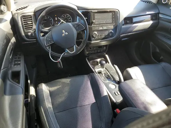 JA4AD3A30HZ001086 2017 MITSUBISHI OUTLANDER - Image 8