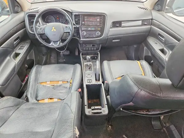 JA4AD3A30HZ006997 2017 MITSUBISHI OUTLANDER - Image 8