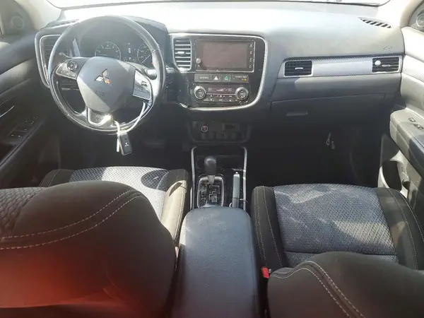 JA4AD3A30HZ015649 2017 MITSUBISHI OUTLANDER - Image 8