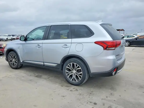 JA4AD3A30HZ022844 2017 MITSUBISHI OUTLANDER - Image 2