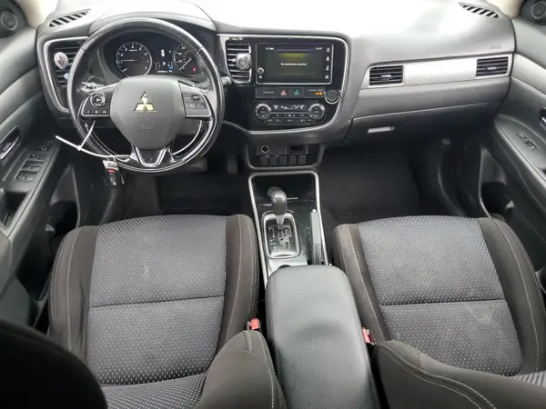 JA4AD3A30HZ022990 2017 MITSUBISHI OUTLANDER - Image 8