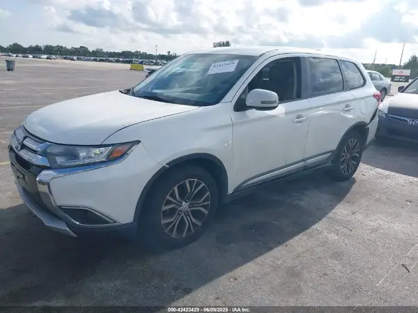 JA4AD3A30HZ025100 2017 MITSUBISHI OUTLANDER - Image 2