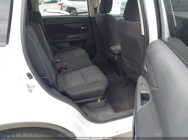JA4AD3A30HZ028840 2017 MITSUBISHI OUTLANDER - Image 8
