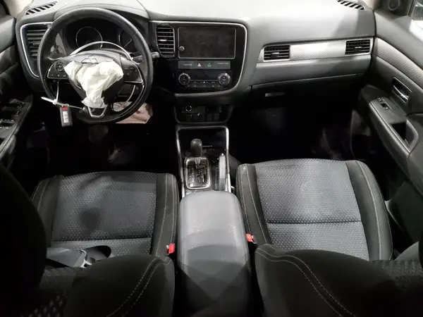 JA4AD3A30HZ048814 2017 MITSUBISHI OUTLANDER - Image 8