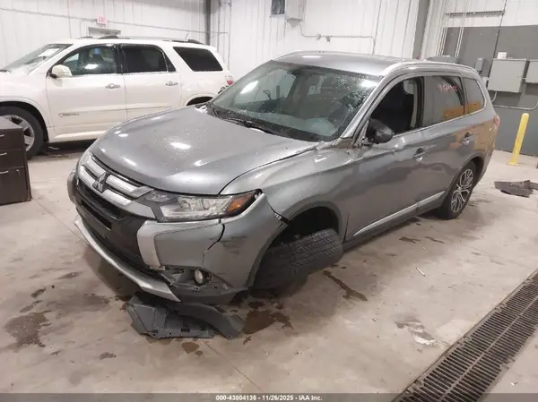 JA4AD3A30HZ053317 2017 MITSUBISHI OUTLANDER - Image 2