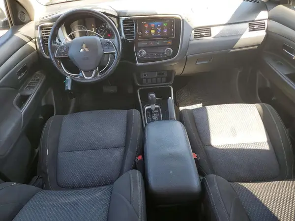 JA4AD3A30HZ058176 2017 MITSUBISHI OUTLANDER - Image 8