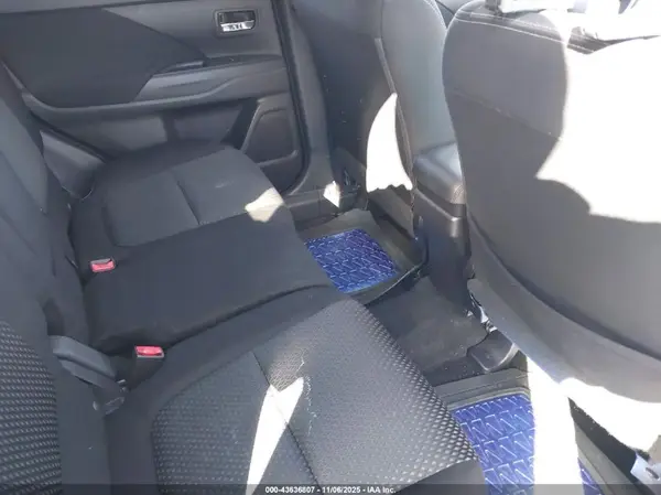 JA4AD3A30HZ060509 2017 MITSUBISHI OUTLANDER - Image 8