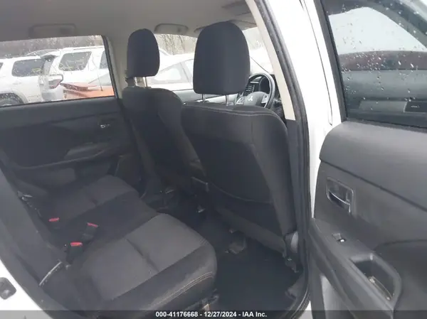 JA4AD3A30HZ061840 2017 MITSUBISHI OUTLANDER - Image 8