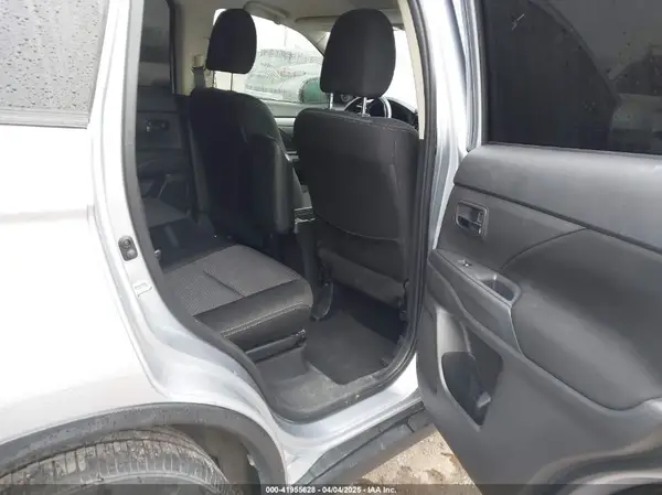 JA4AD3A30HZ063149 2017 MITSUBISHI OUTLANDER - Image 8