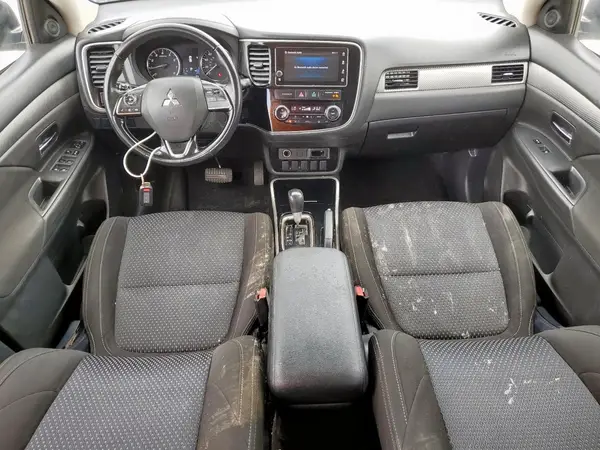 JA4AD3A30HZ065399 2017 MITSUBISHI OUTLANDER - Image 8