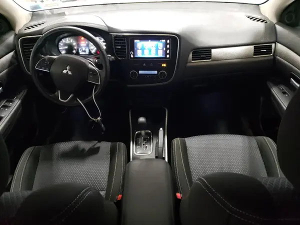 JA4AD3A30HZ067671 2017 MITSUBISHI OUTLANDER - Image 8