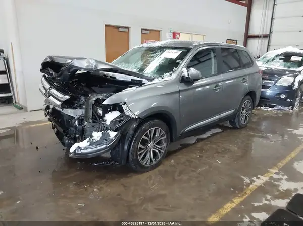 JA4AD3A30JJ002145 2018 MITSUBISHI OUTLANDER - Image 2