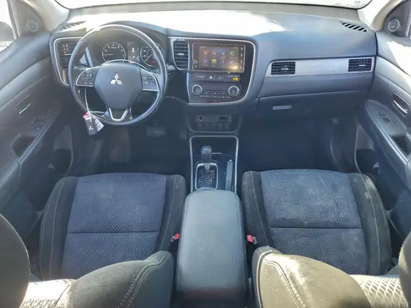 JA4AD3A30JJ002985 2018 MITSUBISHI OUTLANDER - Image 8