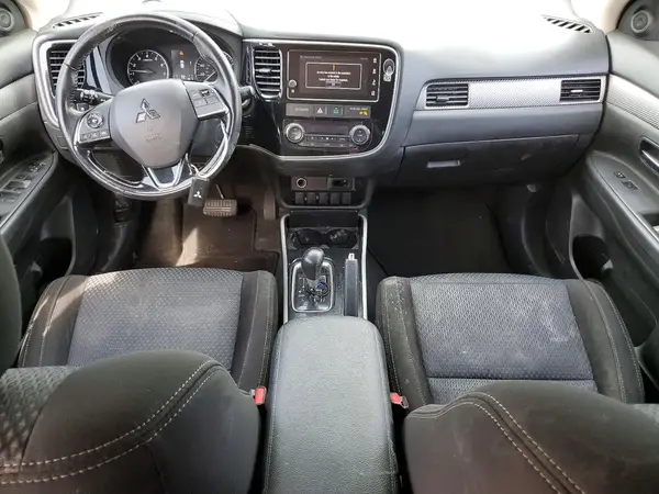 JA4AD3A30JJ004137 2018 MITSUBISHI OUTLANDER - Image 8