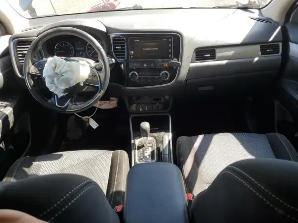 JA4AD3A30JJ004297 2018 MITSUBISHI OUTLANDER - Image 8