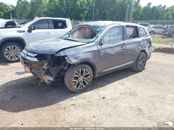 JA4AD3A30JJ005028 2018 MITSUBISHI OUTLANDER - Image 2