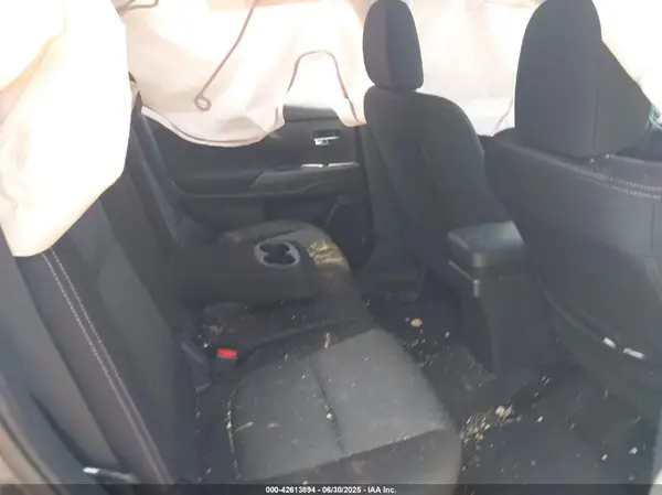 JA4AD3A30JJ005028 2018 MITSUBISHI OUTLANDER - Image 8
