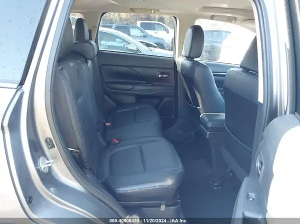 JA4AD3A30JJ006048 2018 MITSUBISHI OUTLANDER - Image 8