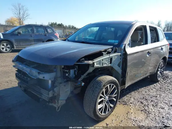 JA4AD3A30JZ003412 2018 MITSUBISHI OUTLANDER - Image 2
