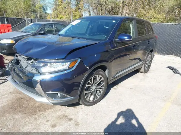 JA4AD3A30JZ004205 2018 MITSUBISHI OUTLANDER - Image 2