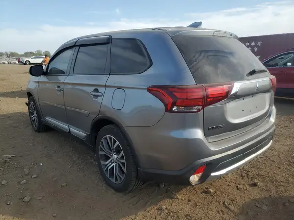 JA4AD3A30JZ006617 2018 MITSUBISHI OUTLANDER - Image 2