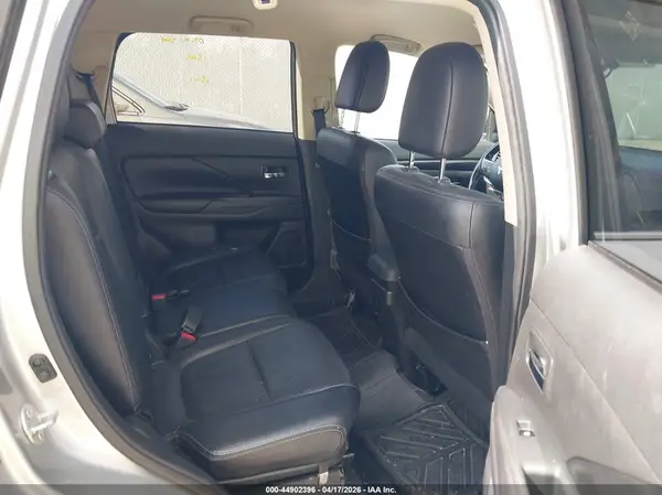 JA4AD3A30JZ008447 2018 MITSUBISHI OUTLANDER - Image 8