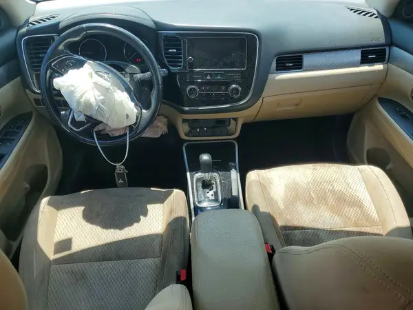 JA4AD3A30JZ009047 2018 MITSUBISHI OUTLANDER - Image 8