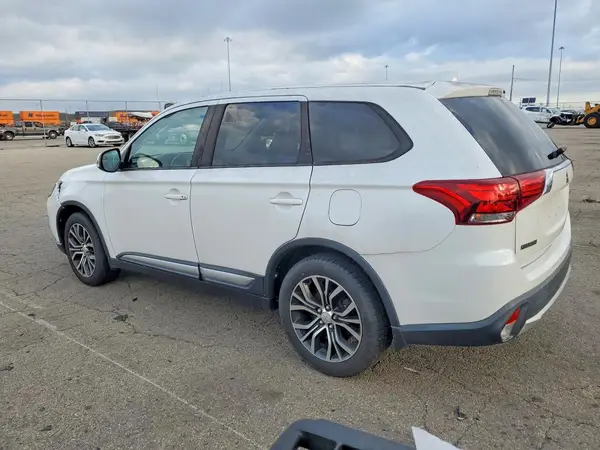 JA4AD3A30JZ009517 2018 MITSUBISHI OUTLANDER - Image 2