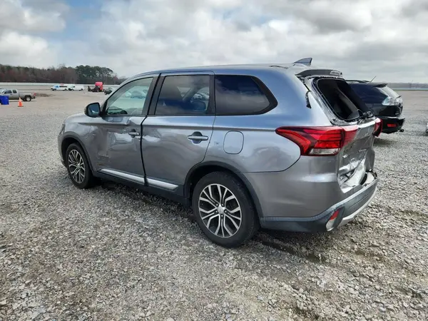 JA4AD3A30JZ011588 2018 MITSUBISHI OUTLANDER - Image 2