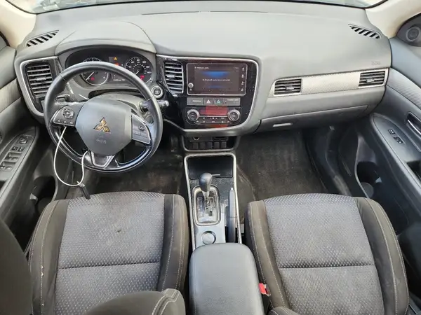 JA4AD3A30JZ011588 2018 MITSUBISHI OUTLANDER - Image 8