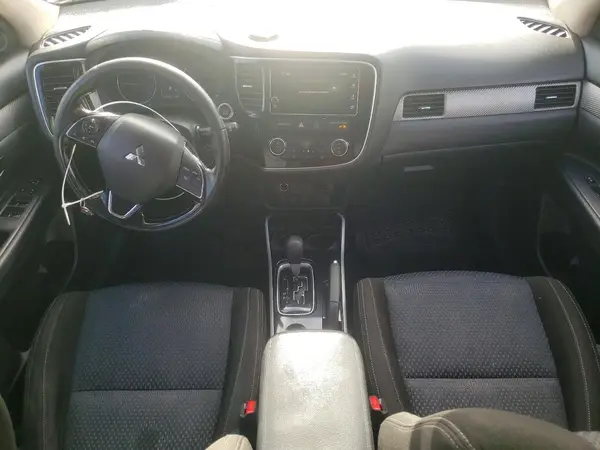 JA4AD3A30JZ015785 2018 MITSUBISHI OUTLANDER - Image 8
