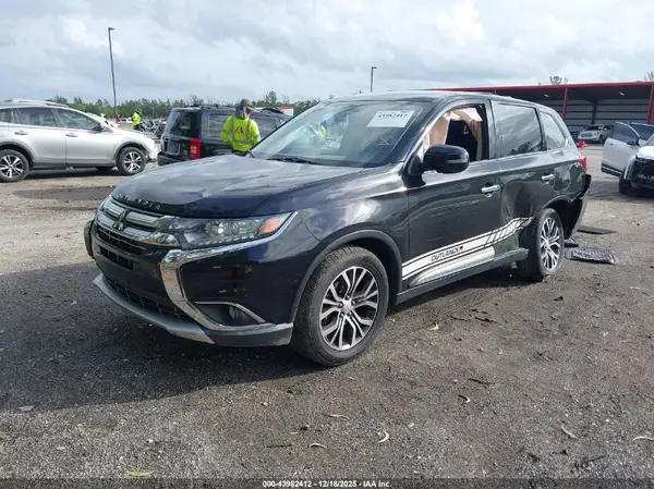JA4AD3A30JZ017018 2018 MITSUBISHI OUTLANDER - Image 2