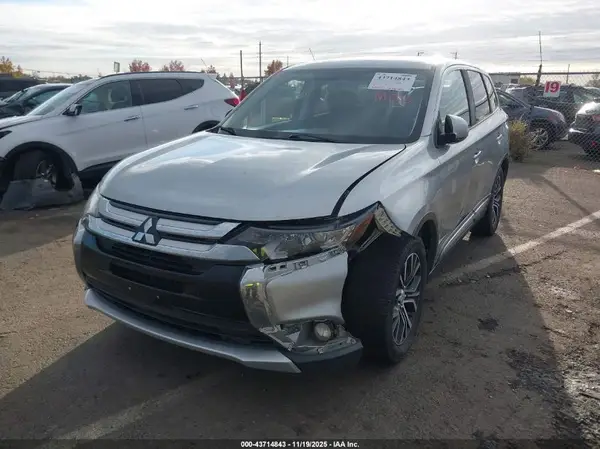 JA4AD3A30JZ023630 2018 MITSUBISHI OUTLANDER - Image 2