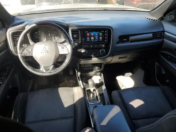 JA4AD3A30JZ027421 2018 MITSUBISHI OUTLANDER - Image 8
