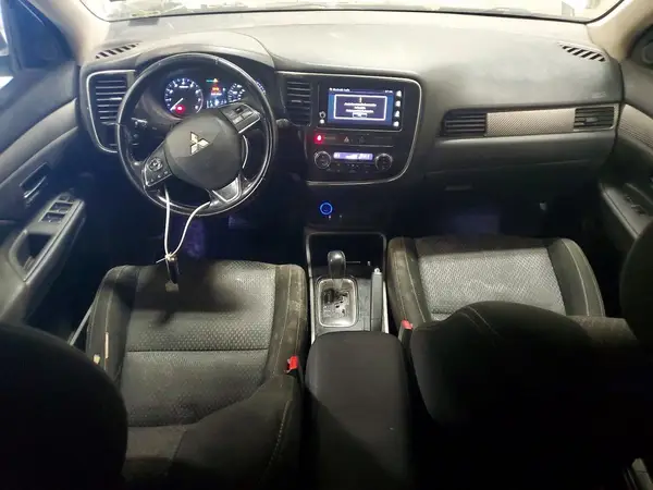 JA4AD3A30JZ028035 2018 MITSUBISHI OUTLANDER - Image 8