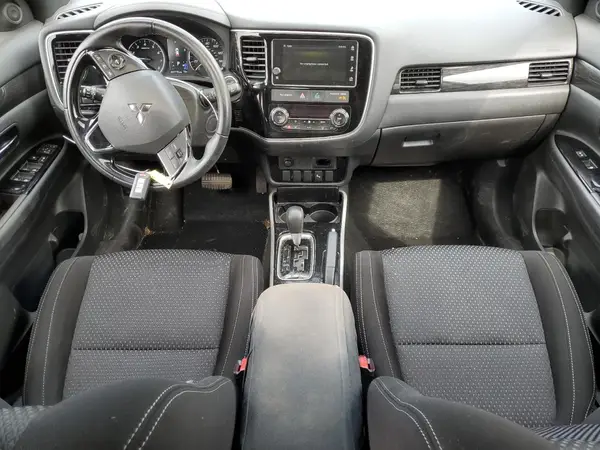 JA4AD3A30JZ036846 2018 MITSUBISHI OUTLANDER - Image 8